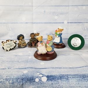 The upstairs Bears Kitty & Binkie, made in 1994 - 1996. Made of Resin durable..